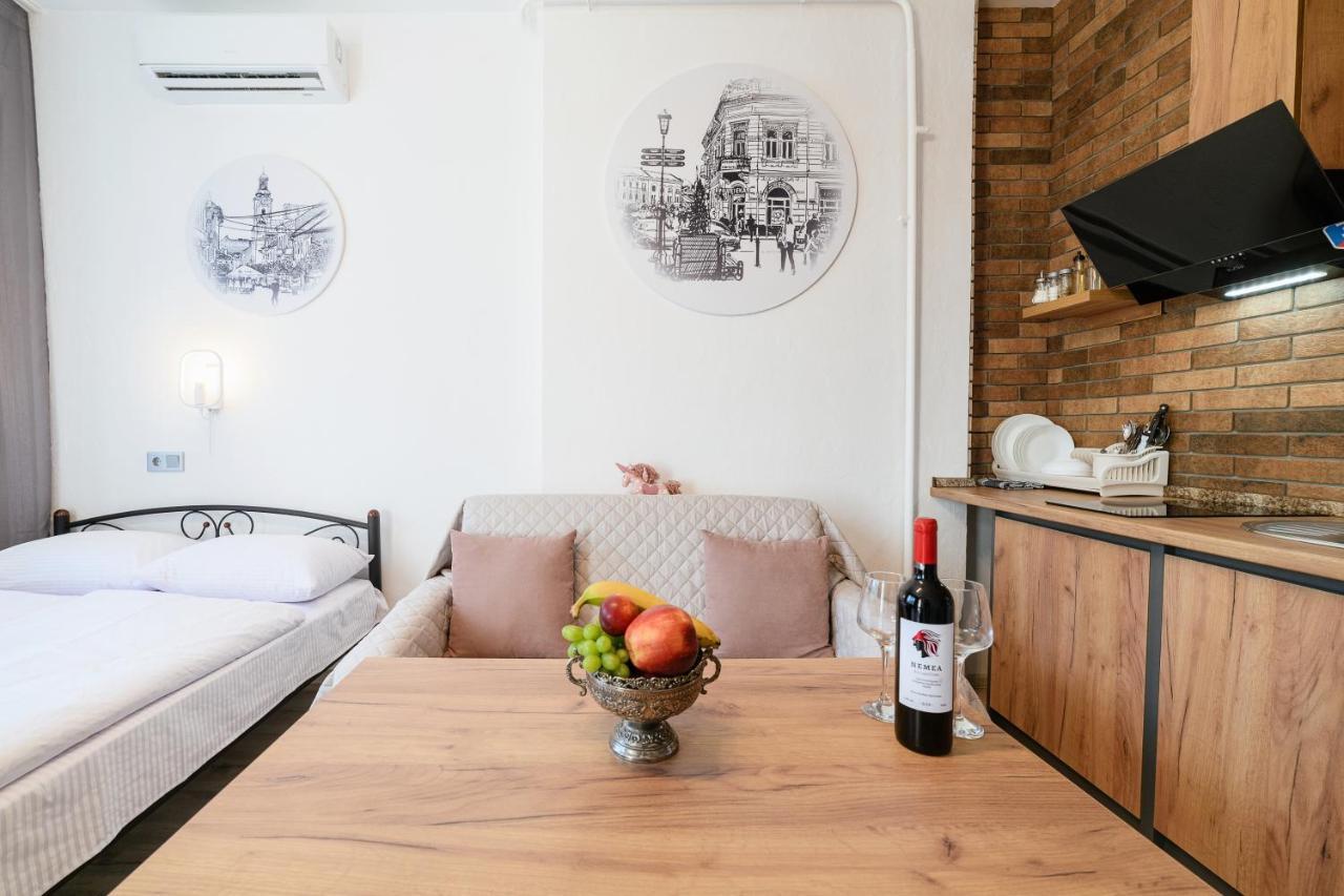Apartament Затишні Смарт-Квартири В Історичному Центрі! Użhorod Zewnętrze zdjęcie