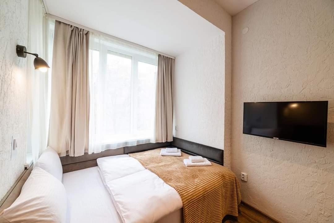 Apartament Затишні Смарт-Квартири В Історичному Центрі! Użhorod Zewnętrze zdjęcie