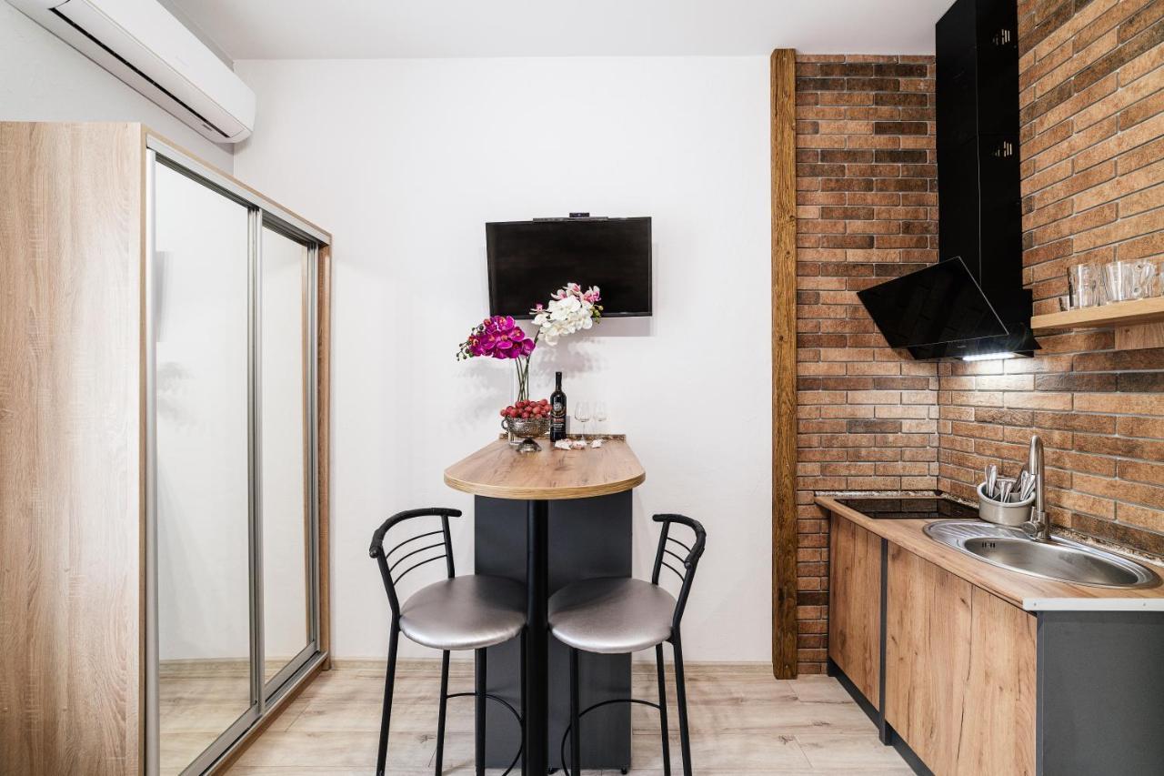 Apartament Затишні Смарт-Квартири В Історичному Центрі! Użhorod Zewnętrze zdjęcie