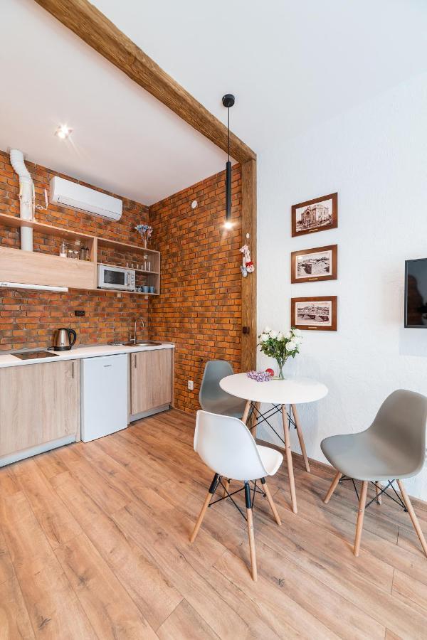 Apartament Затишні Смарт-Квартири В Історичному Центрі! Użhorod Zewnętrze zdjęcie