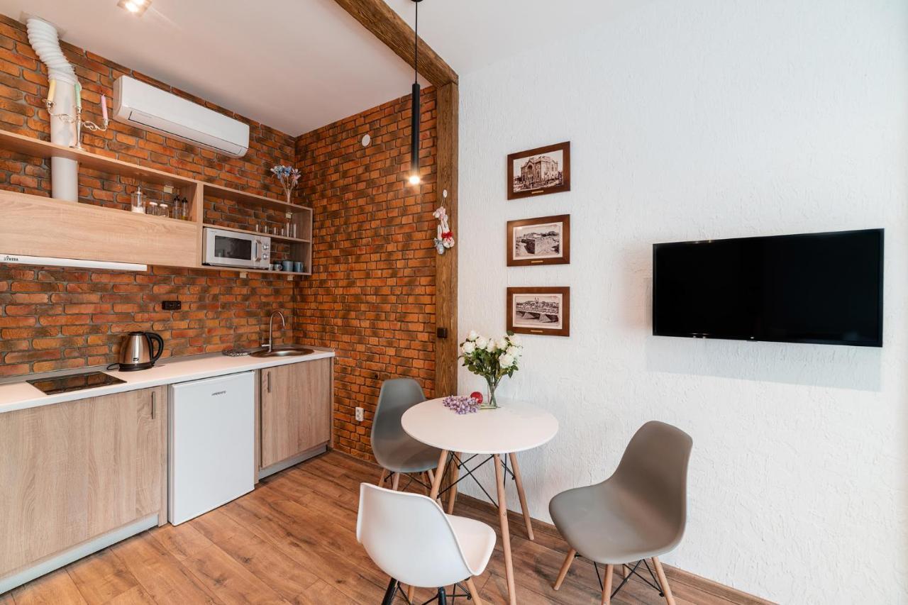 Apartament Затишні Смарт-Квартири В Історичному Центрі! Użhorod Zewnętrze zdjęcie